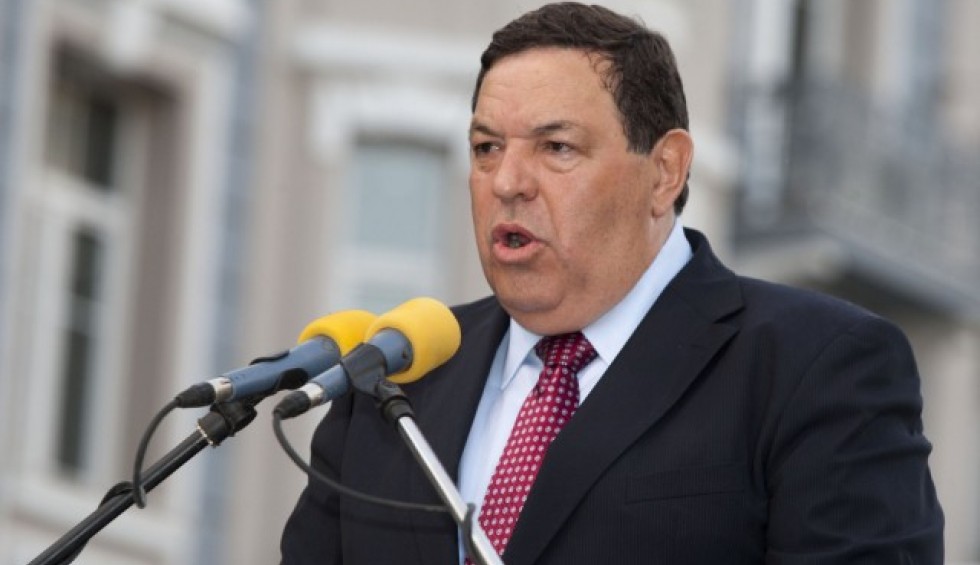 A generic square placeholder image with rounded corners in a figure.