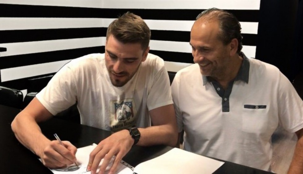 A generic square placeholder image with rounded corners in a figure.