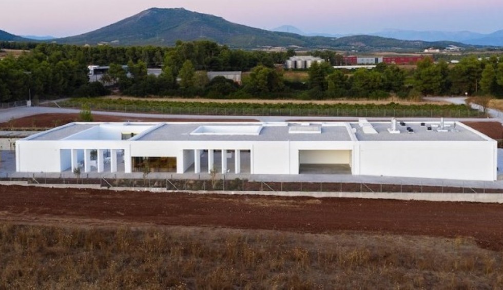 A generic square placeholder image with rounded corners in a figure.