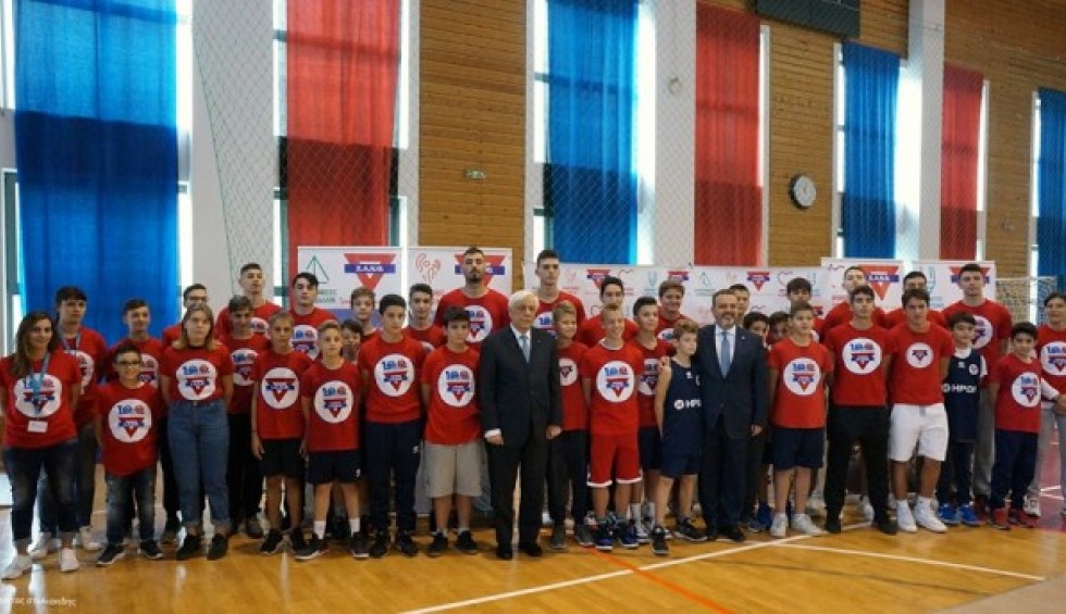 A generic square placeholder image with rounded corners in a figure.