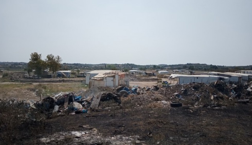 A generic square placeholder image with rounded corners in a figure.