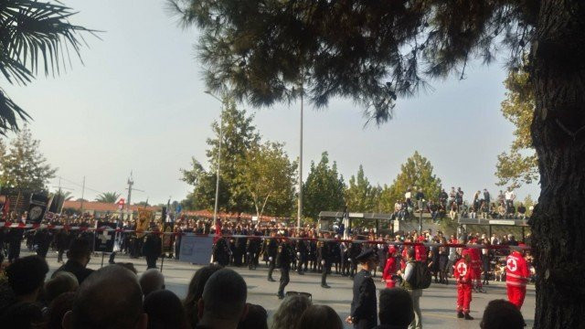 A generic square placeholder image with rounded corners in a figure.