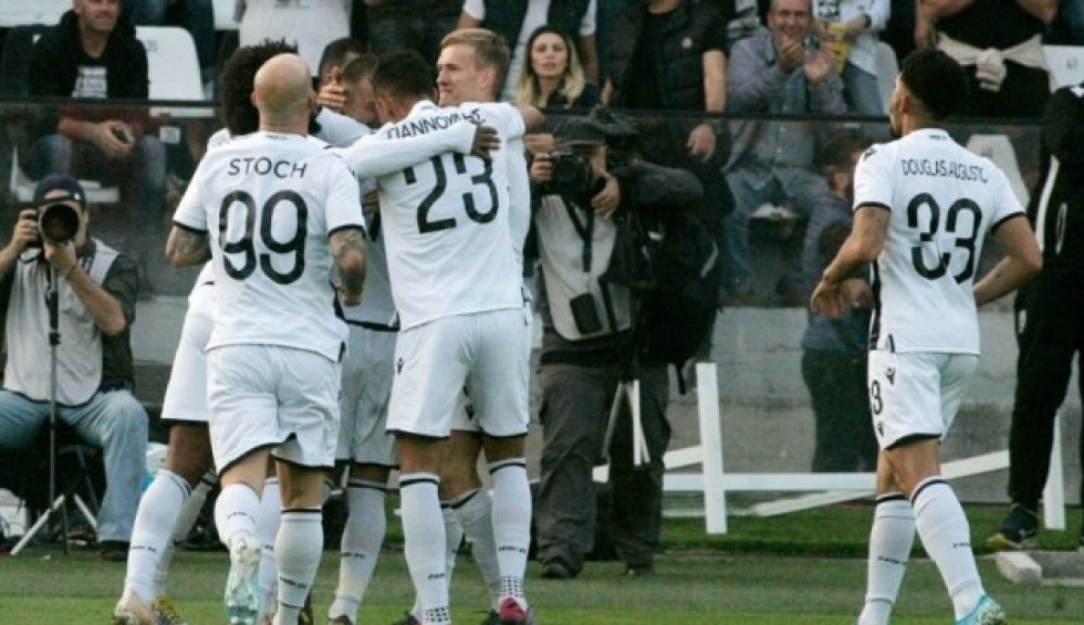 A generic square placeholder image with rounded corners in a figure.