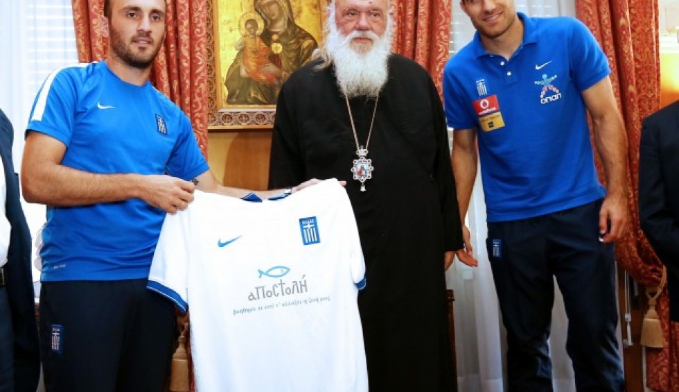 A generic square placeholder image with rounded corners in a figure.