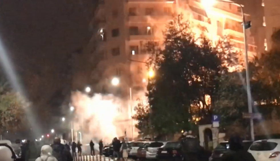 A generic square placeholder image with rounded corners in a figure.