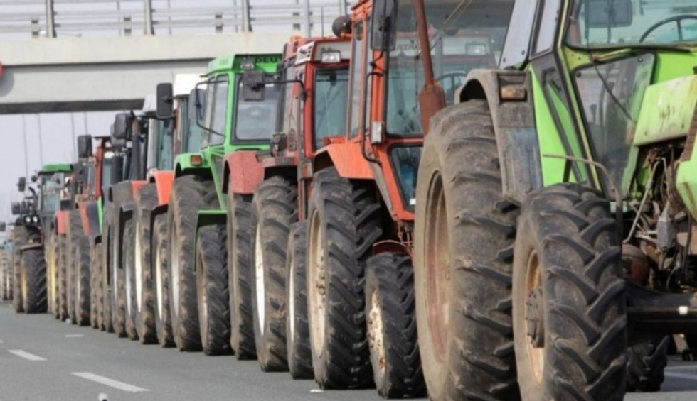 Ηράκλειο: Αποχώρησαν οι αγρότες και άνοιξε το αεροδρόμιο (vid)