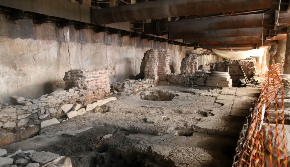 A generic square placeholder image with rounded corners in a figure.