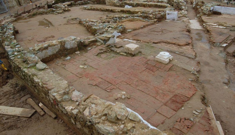 A generic square placeholder image with rounded corners in a figure.