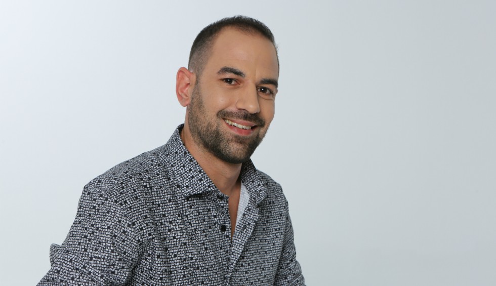 A generic square placeholder image with rounded corners in a figure.