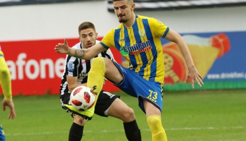 A generic square placeholder image with rounded corners in a figure.