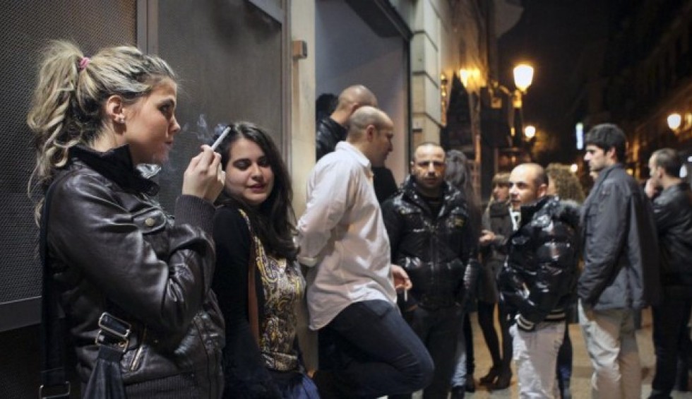 A generic square placeholder image with rounded corners in a figure.