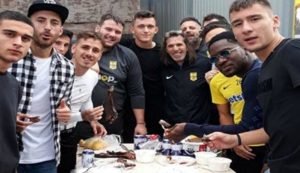 A generic square placeholder image with rounded corners in a figure.