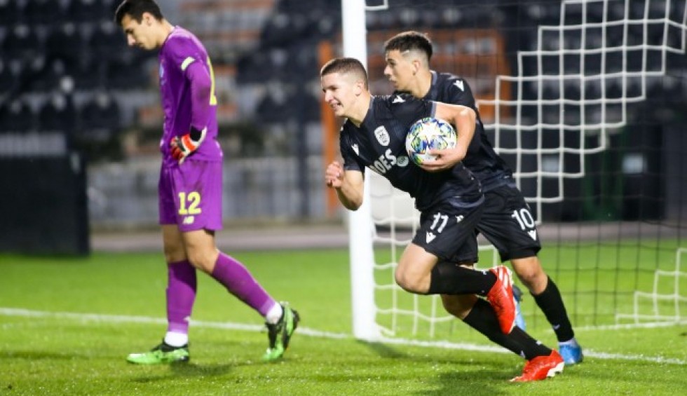 A generic square placeholder image with rounded corners in a figure.