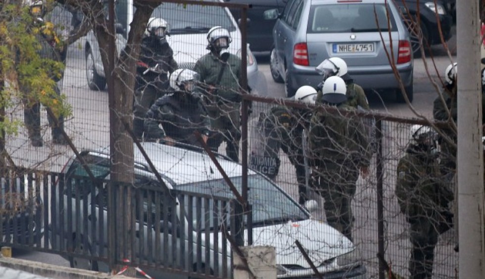 A generic square placeholder image with rounded corners in a figure.