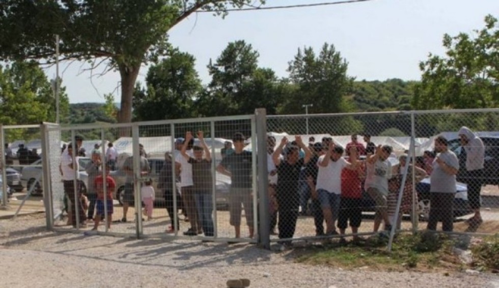 A generic square placeholder image with rounded corners in a figure.