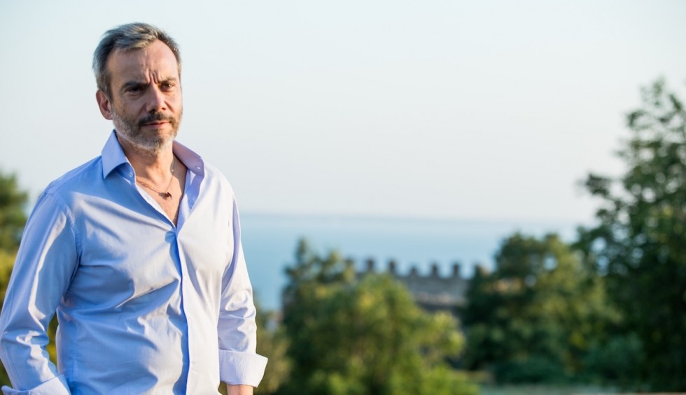 A generic square placeholder image with rounded corners in a figure.