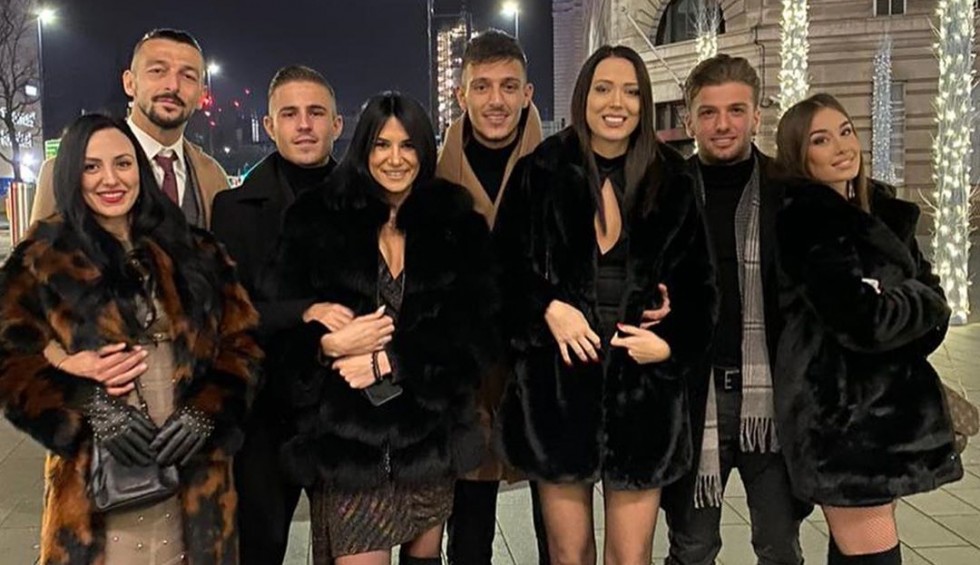 A generic square placeholder image with rounded corners in a figure.