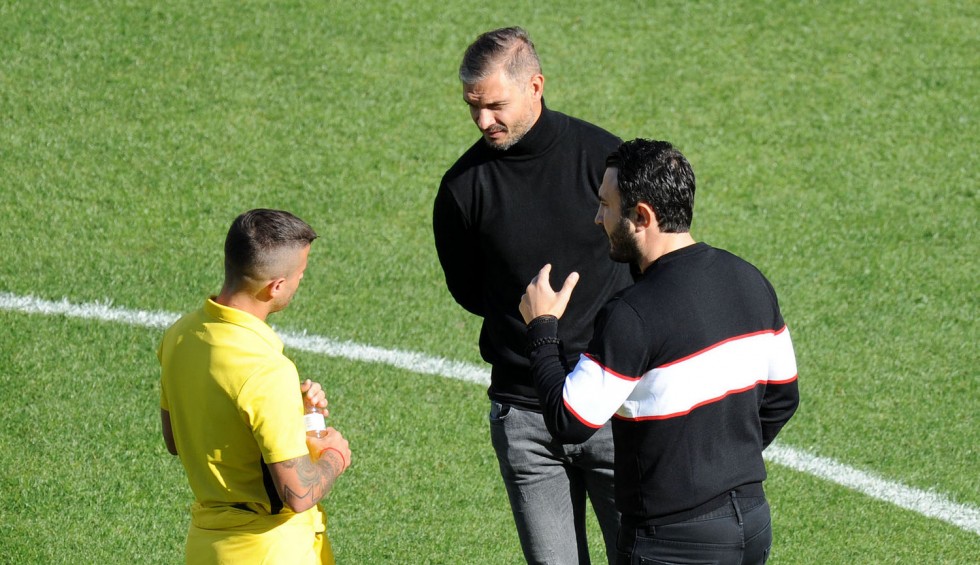 A generic square placeholder image with rounded corners in a figure.