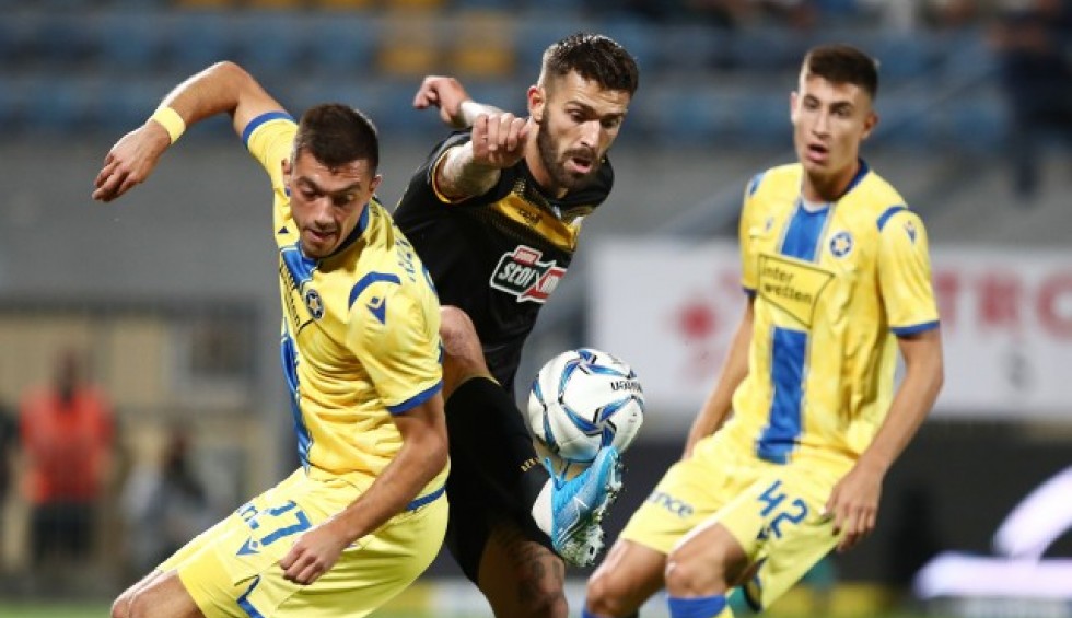 A generic square placeholder image with rounded corners in a figure.