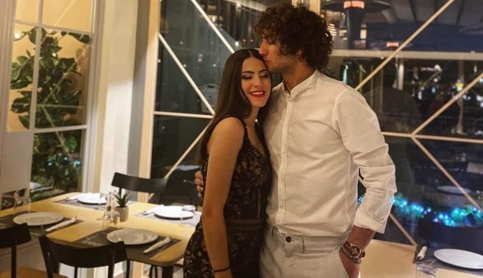 A generic square placeholder image with rounded corners in a figure.