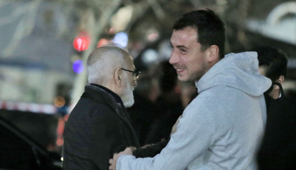 A generic square placeholder image with rounded corners in a figure.