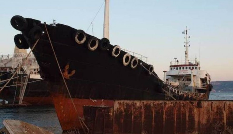 A generic square placeholder image with rounded corners in a figure.