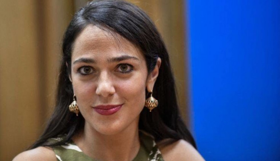 A generic square placeholder image with rounded corners in a figure.