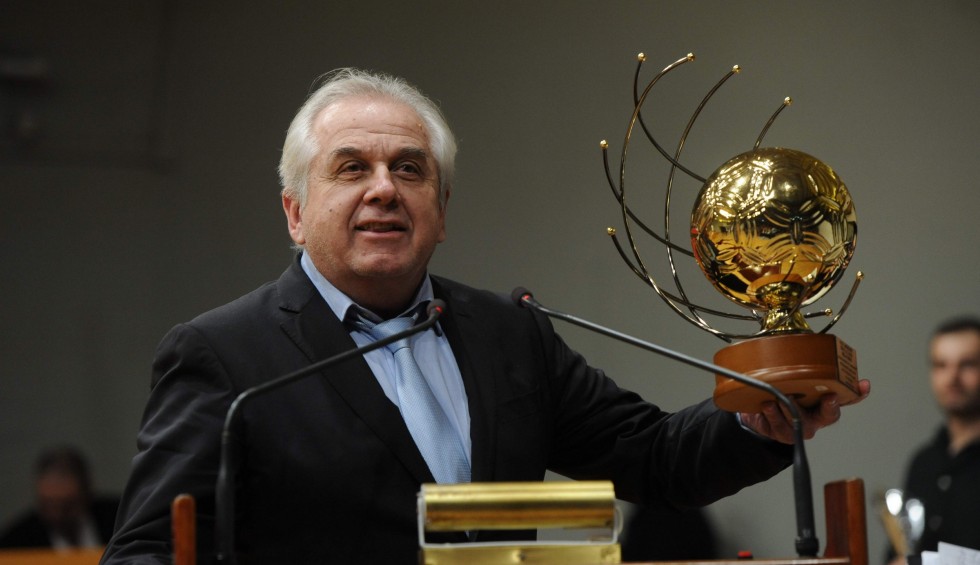 A generic square placeholder image with rounded corners in a figure.