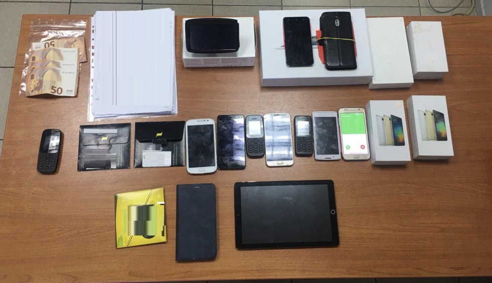 A generic square placeholder image with rounded corners in a figure.