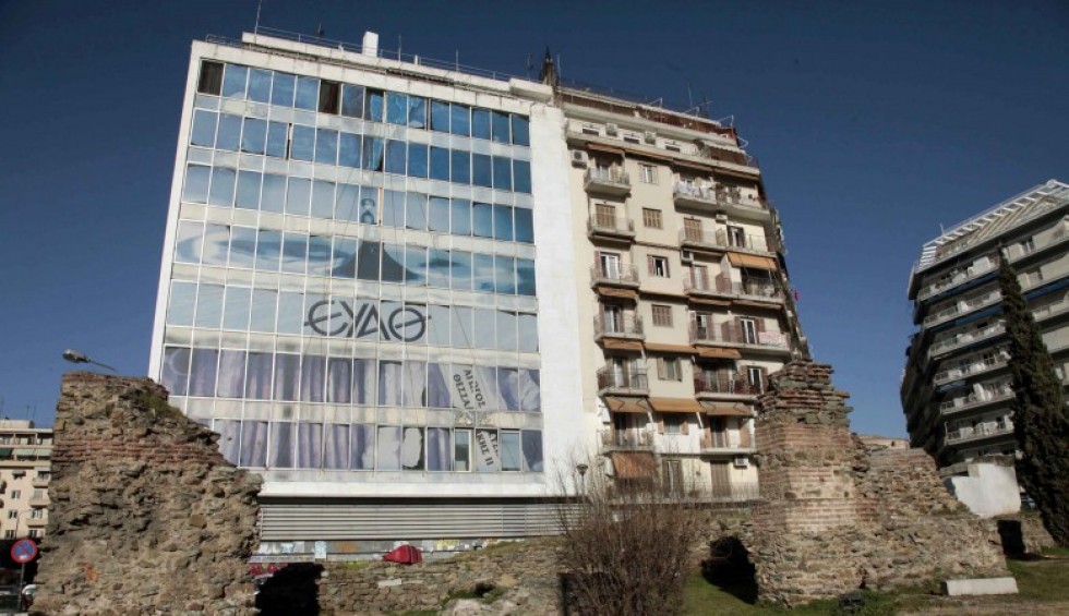 A generic square placeholder image with rounded corners in a figure.