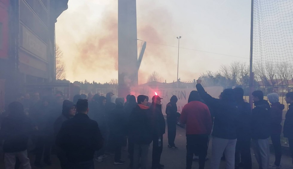 A generic square placeholder image with rounded corners in a figure.