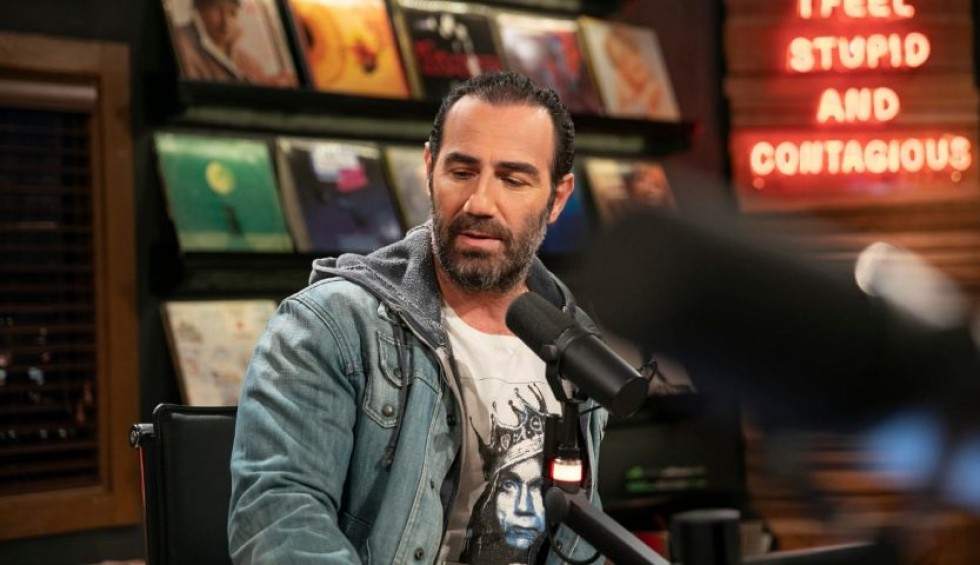 A generic square placeholder image with rounded corners in a figure.