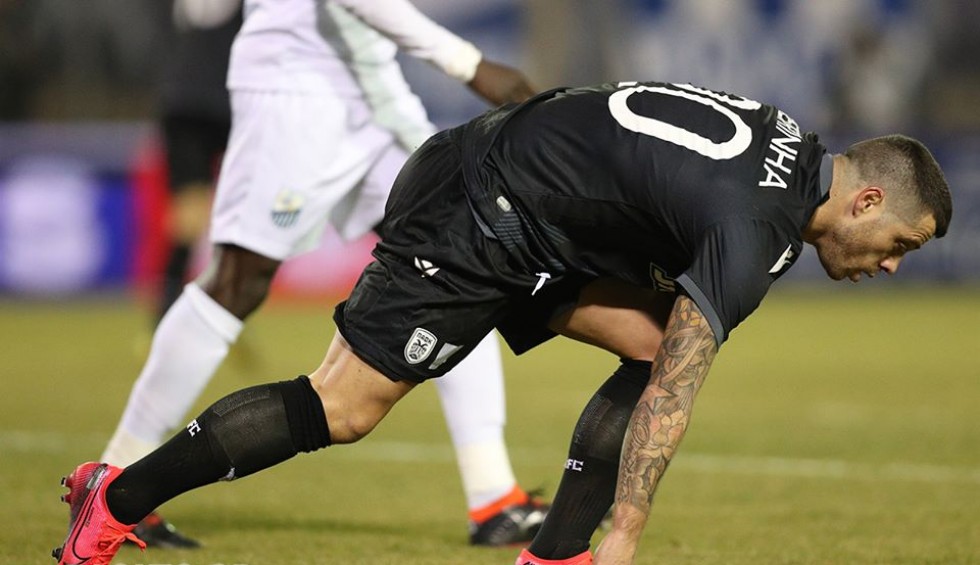 A generic square placeholder image with rounded corners in a figure.