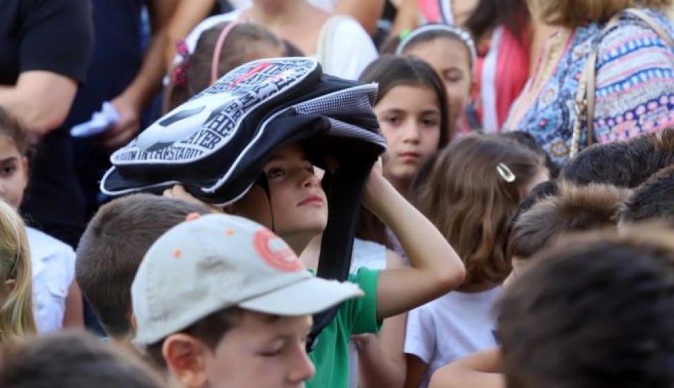 A generic square placeholder image with rounded corners in a figure.