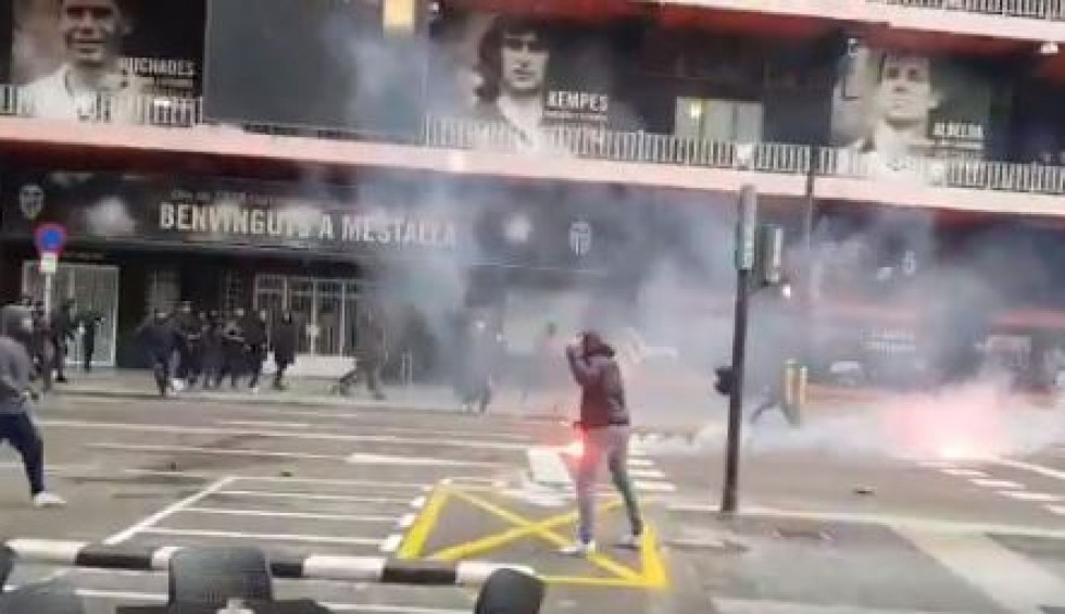 A generic square placeholder image with rounded corners in a figure.