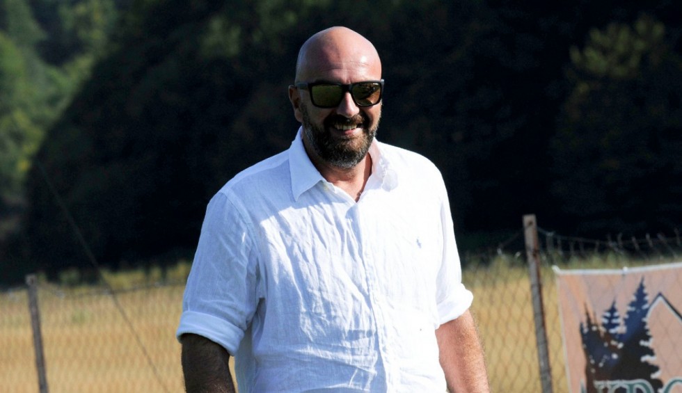 A generic square placeholder image with rounded corners in a figure.