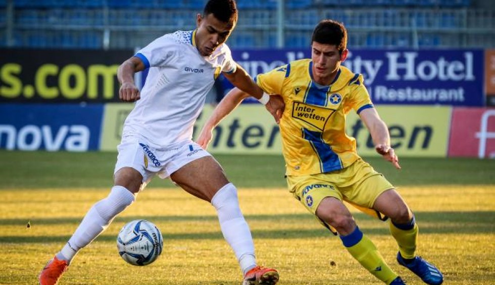 A generic square placeholder image with rounded corners in a figure.