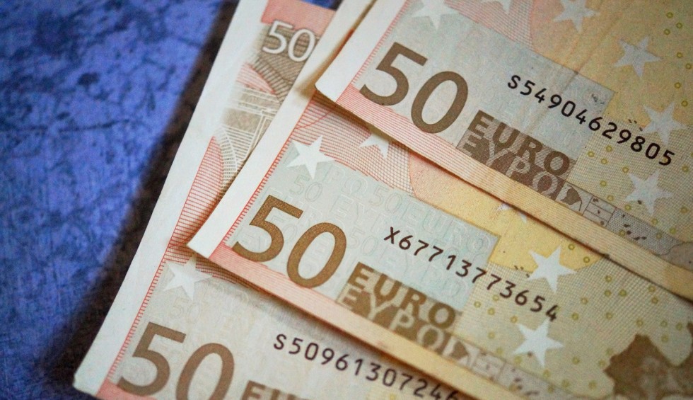 A generic square placeholder image with rounded corners in a figure.