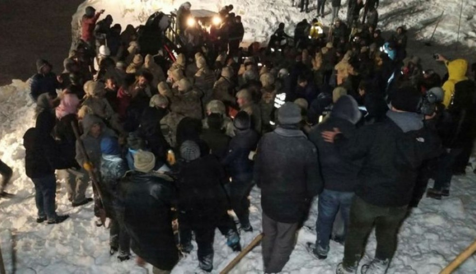 A generic square placeholder image with rounded corners in a figure.