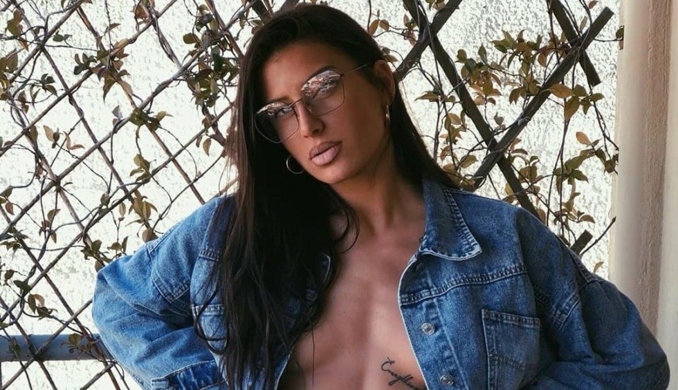 A generic square placeholder image with rounded corners in a figure.