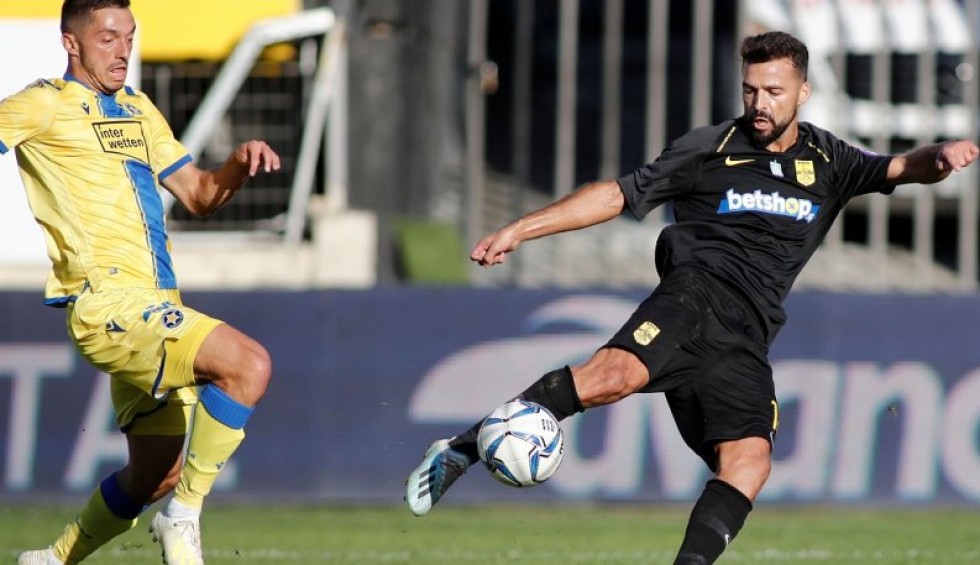 A generic square placeholder image with rounded corners in a figure.