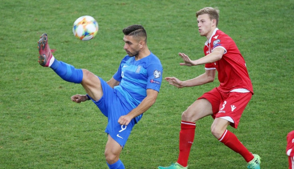 A generic square placeholder image with rounded corners in a figure.