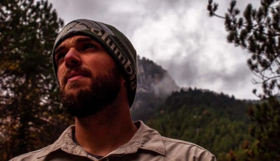 A generic square placeholder image with rounded corners in a figure.