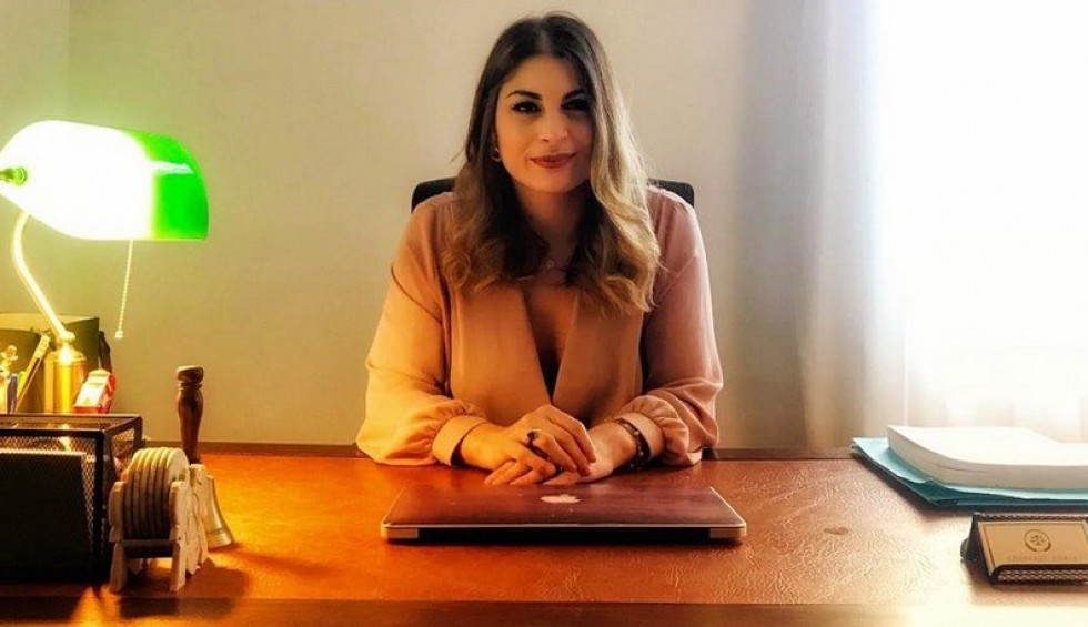 A generic square placeholder image with rounded corners in a figure.