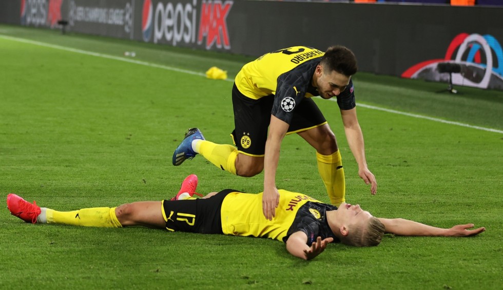 A generic square placeholder image with rounded corners in a figure.