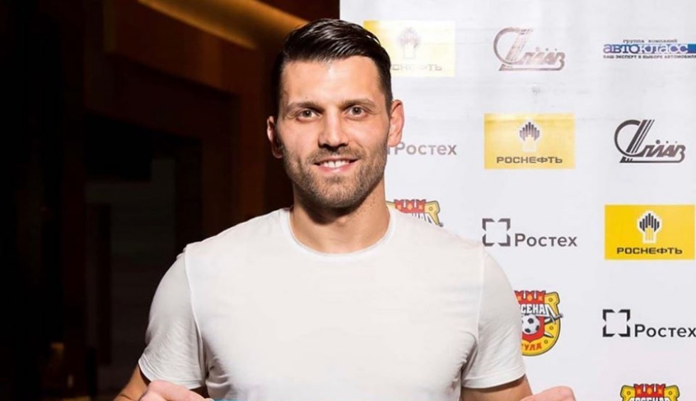 A generic square placeholder image with rounded corners in a figure.