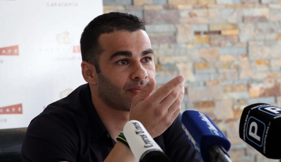 A generic square placeholder image with rounded corners in a figure.