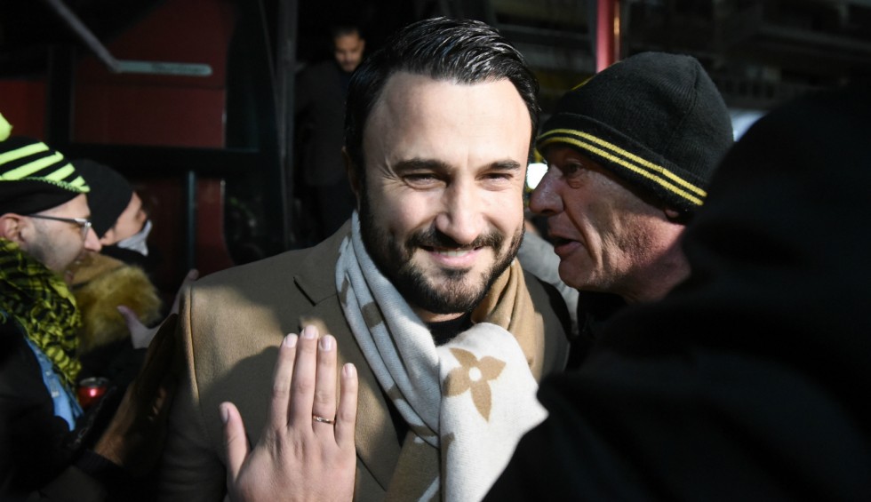 A generic square placeholder image with rounded corners in a figure.