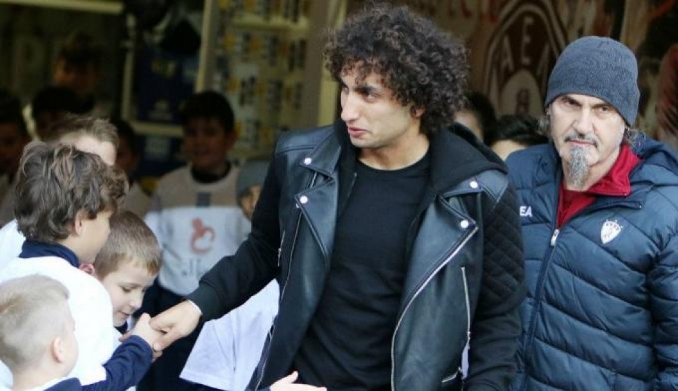 A generic square placeholder image with rounded corners in a figure.