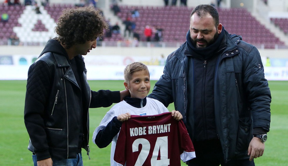 A generic square placeholder image with rounded corners in a figure.